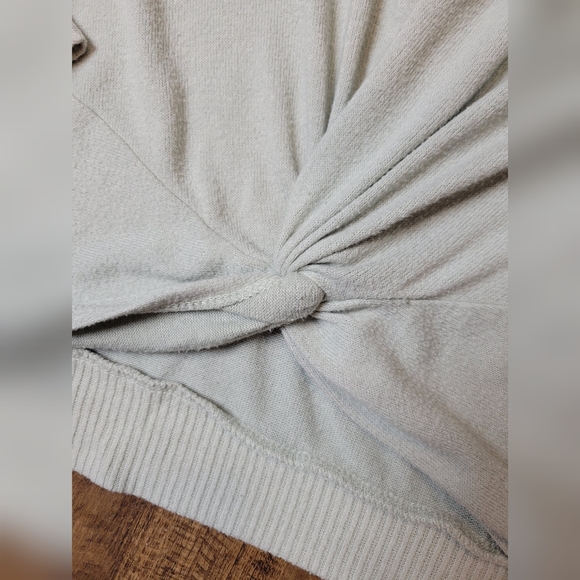 Knot front sweater - Picture 2 of 8